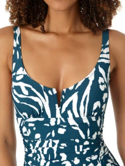 Anne Cole V-Wire One Piece Swimsuit -Elomi Underwear Shop 23MO07057AnneColeVWireOnePieceJungleFeverFrontCloseUpEdit