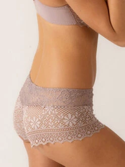 Empreinte Cassiopee Shorty 9 Empreinte Cassiopee Shorty -Elomi Underwear Shop EmpreinteCassiopeeShortyRose02151SauvageSide