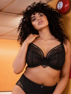 Elomi Priya Plunge Bra -Elomi Underwear Shop EL4550PlungeBraBlackFrontLifestyle